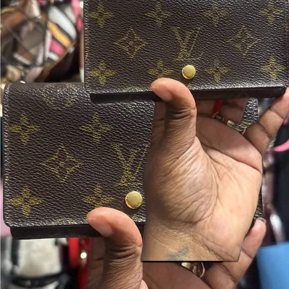 Authentic Louis Vuitton Monogram Canvas Wallet in Brown - Picture 5 of 5